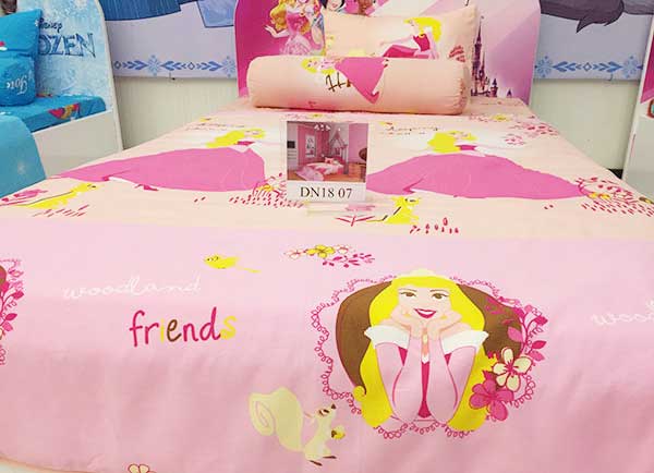 Bộ chăn ga gối Sông Hồng dòng Disney DN1807